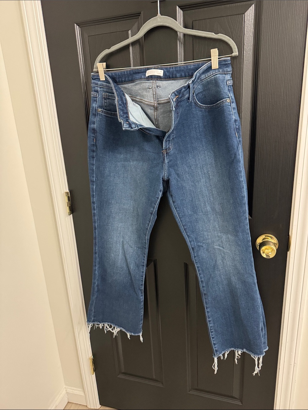 LC Lauren Conrad Medium Blue Cropped Frayed-Hem Jeans